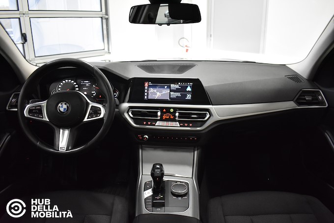 BMW 320d 48V Touring Business Advantage